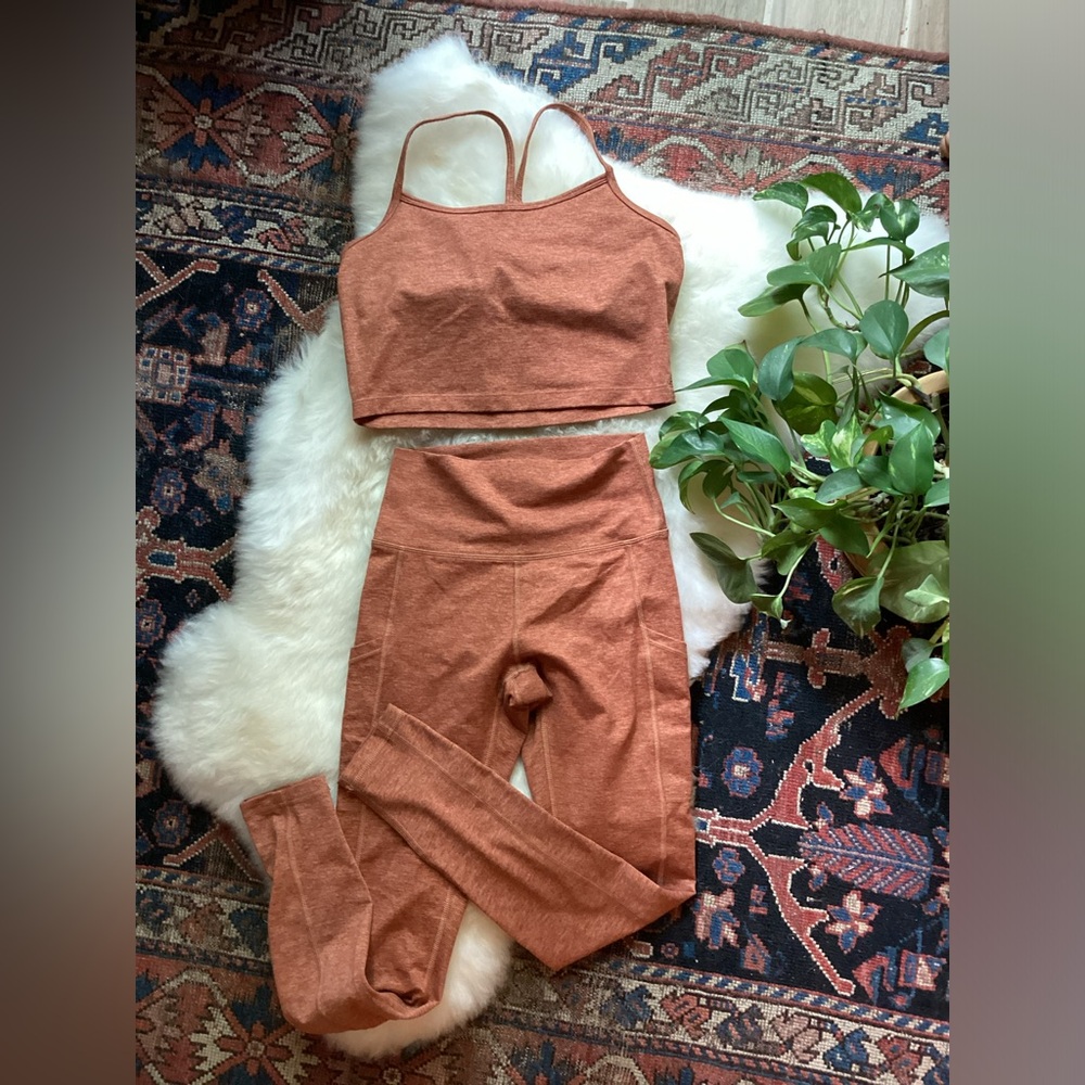 Women's Rust Pants & Jumpsuit Set
Aerie- Top Size Medium, Pants Size small